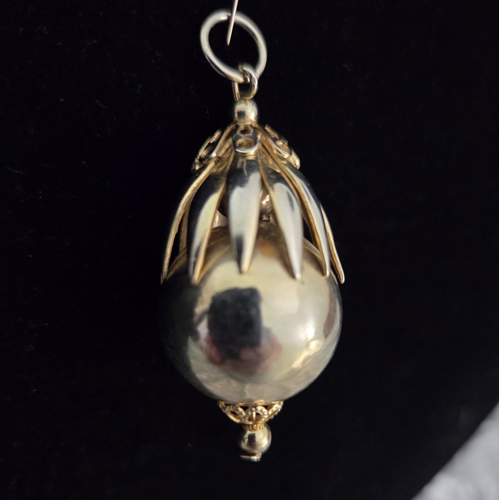 Gold Drop Pendant - Picture 2 of 3